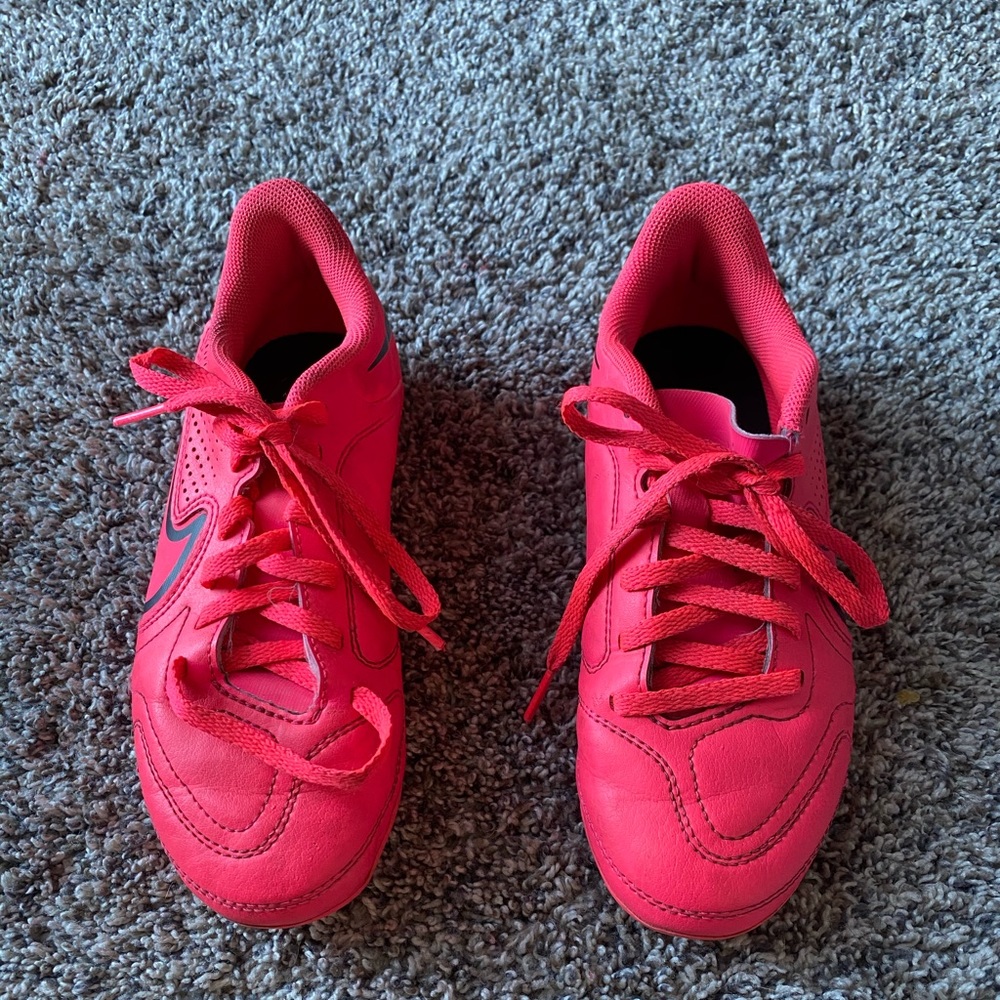 Girls cleats